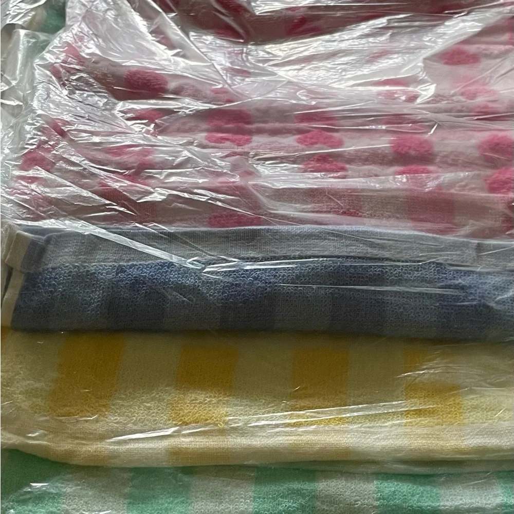 Beautiful NWOT hand towel 13”X30”, set of 12, 3 pink, blue, yellow, and green!